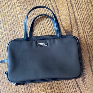 COACH TRAVEL TOILETRY MAKEUP BAG .